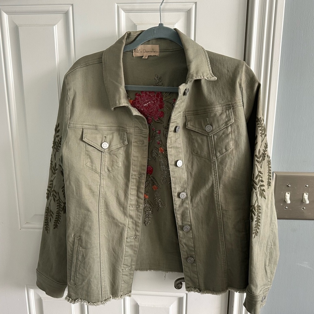 Floral Embroidered Women's Jacket - Picture 3 of 5